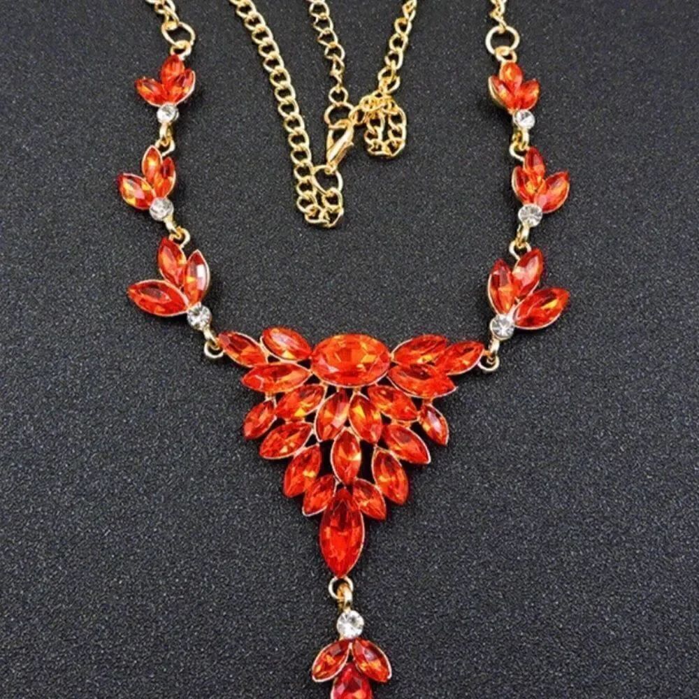 ♥️ Betsey Johnson stunning red crystal statement necklace ♥️ - Picture 3 of 3